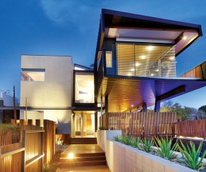 Cantilevered House in Melbourne, Australia