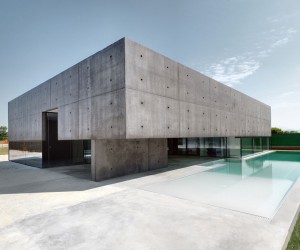 Concrete and Glass Home in Urgnano, Italy