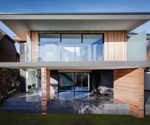Modern Home with Upside-Down Layout: 4 Views in Hampshire, England