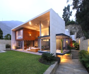 Optimum Indoor/Outdoor Connectivity: S House in Lima, Peru
