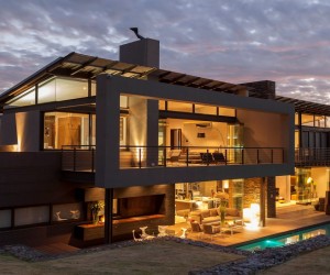 Luxurious Home Designed for Outdoor Living: House Duk in Johannesburg
