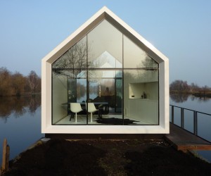 Compact Lakeside Holiday House in Loosdrechtse, The Netherlands