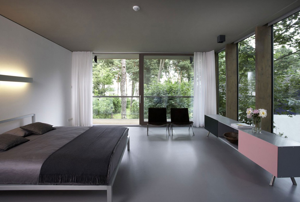 Bedroom, Minimum House by Scheidt Kasprusch Architekten