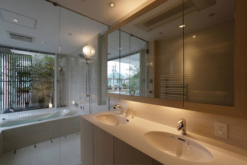 Bathroom, F Residence by Edward Suzuki Architecture