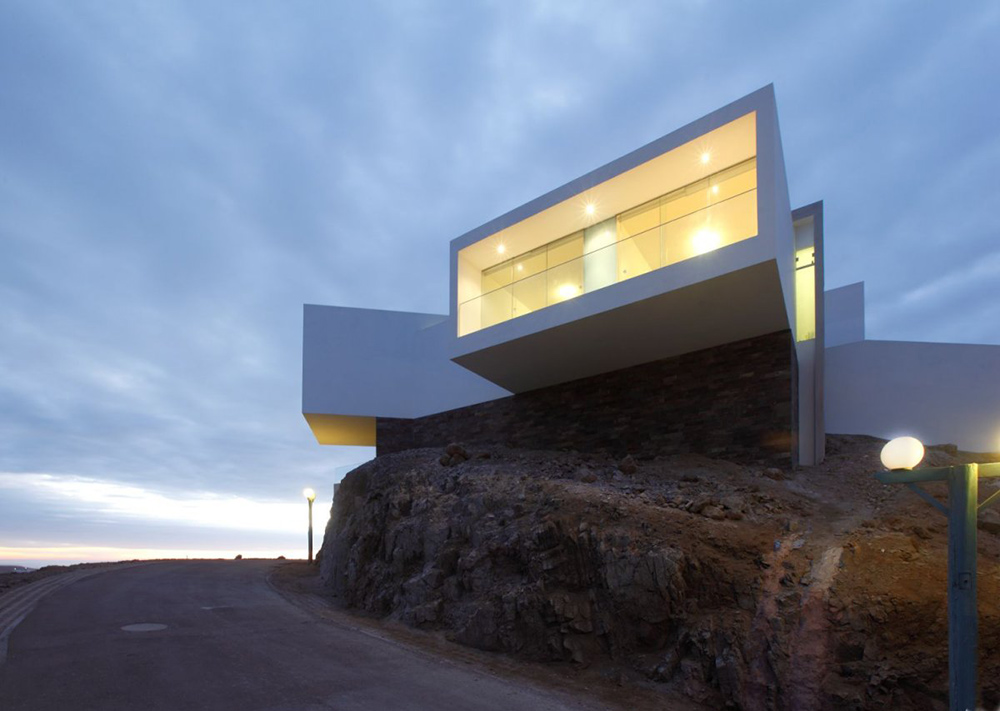 Evening, Casa Playa Las Lomas, Peru by Vértice Arquitectos