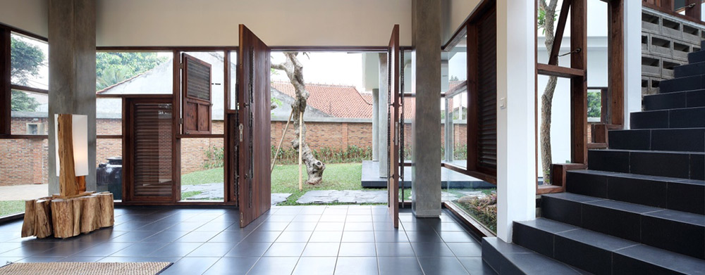 Entrance, Distort House, Jakarta by TWS & Partners