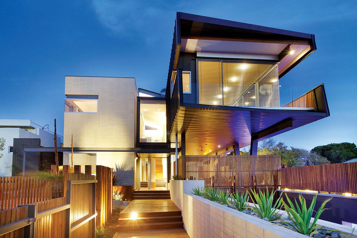 Cantilevered House in Melbourne, Australia