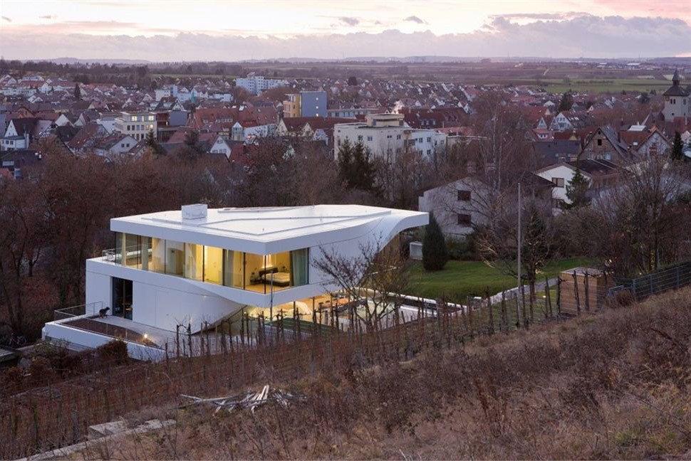 Curvy Villa on the Outskirts of Stuttgart