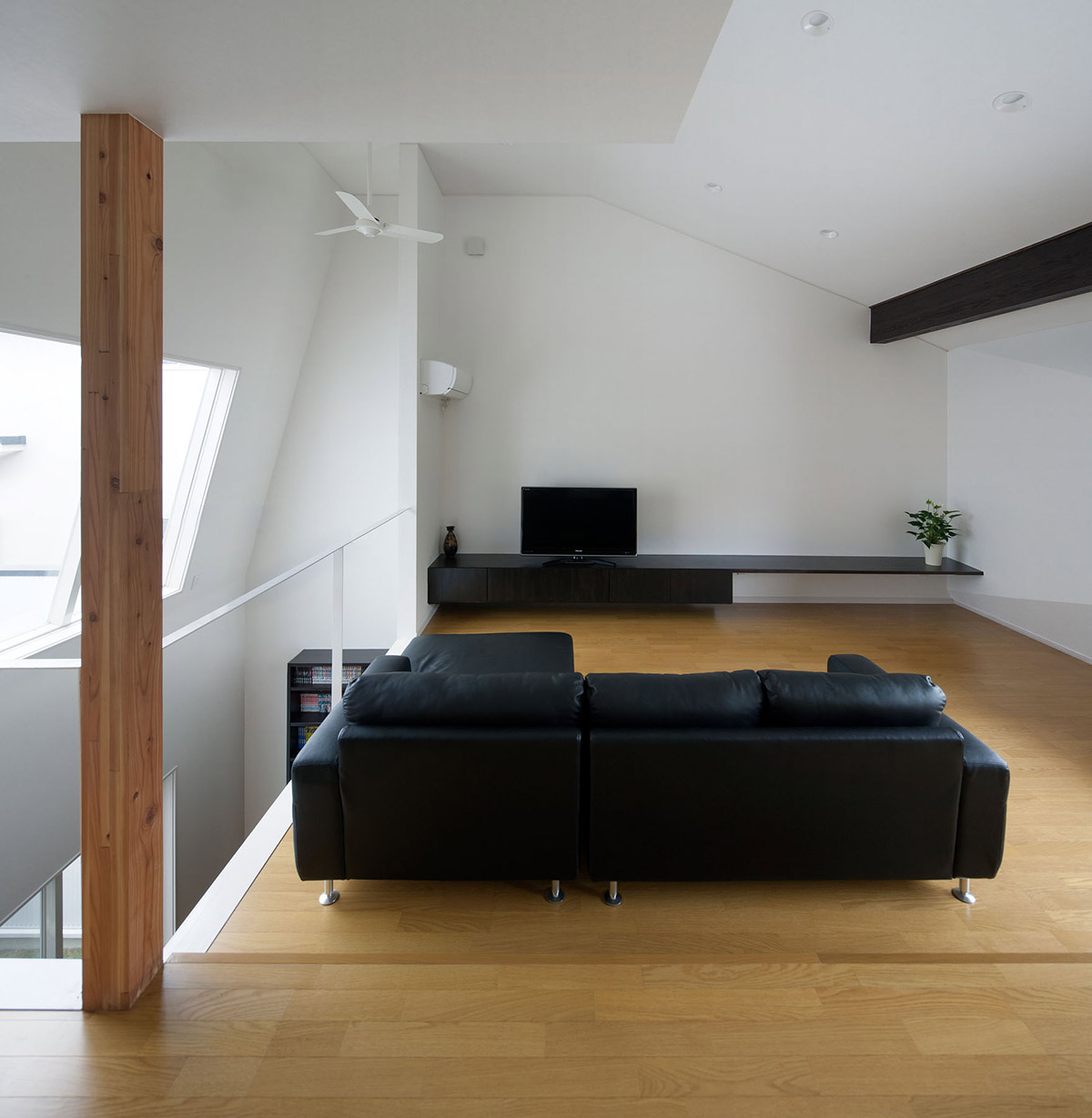 Black Sofas, Living Space, Hansha Reflection House, Nagoya, Japan