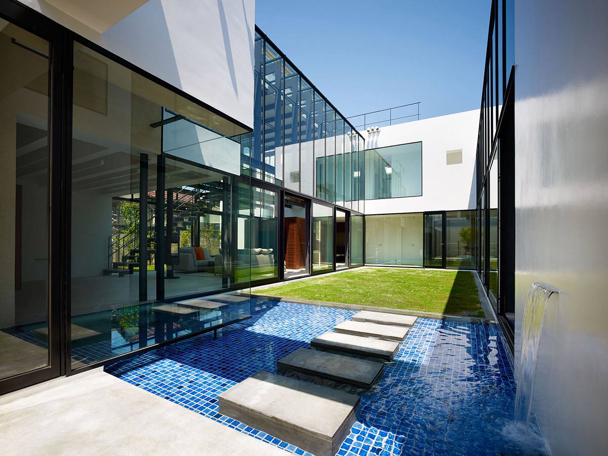 Water Feature, Stepping Stones, Bright Contemporary Home in Tokyo, Japan