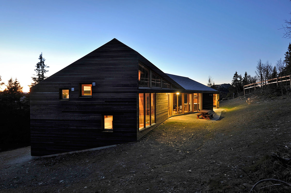 Evening Lights, Ski Home in Kvitfjell, Norway: Twisted Cabin