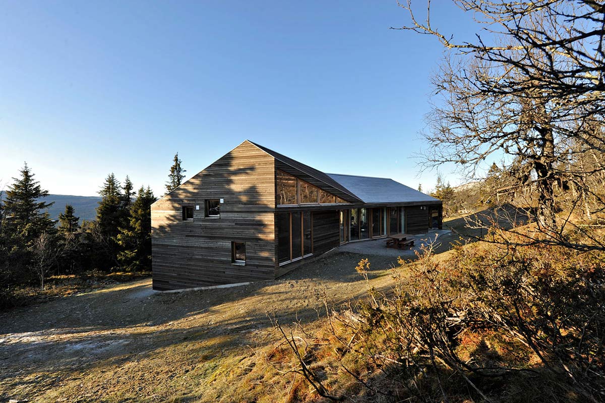Terrace, Ski Home in Kvitfjell, Norway: Twisted Cabin