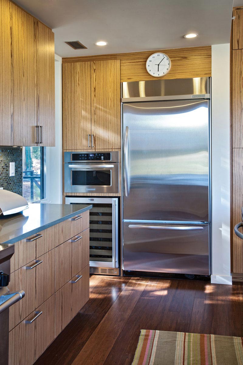 Kitchen, The Breezehouse in Healdsburg, California by Blu Homes