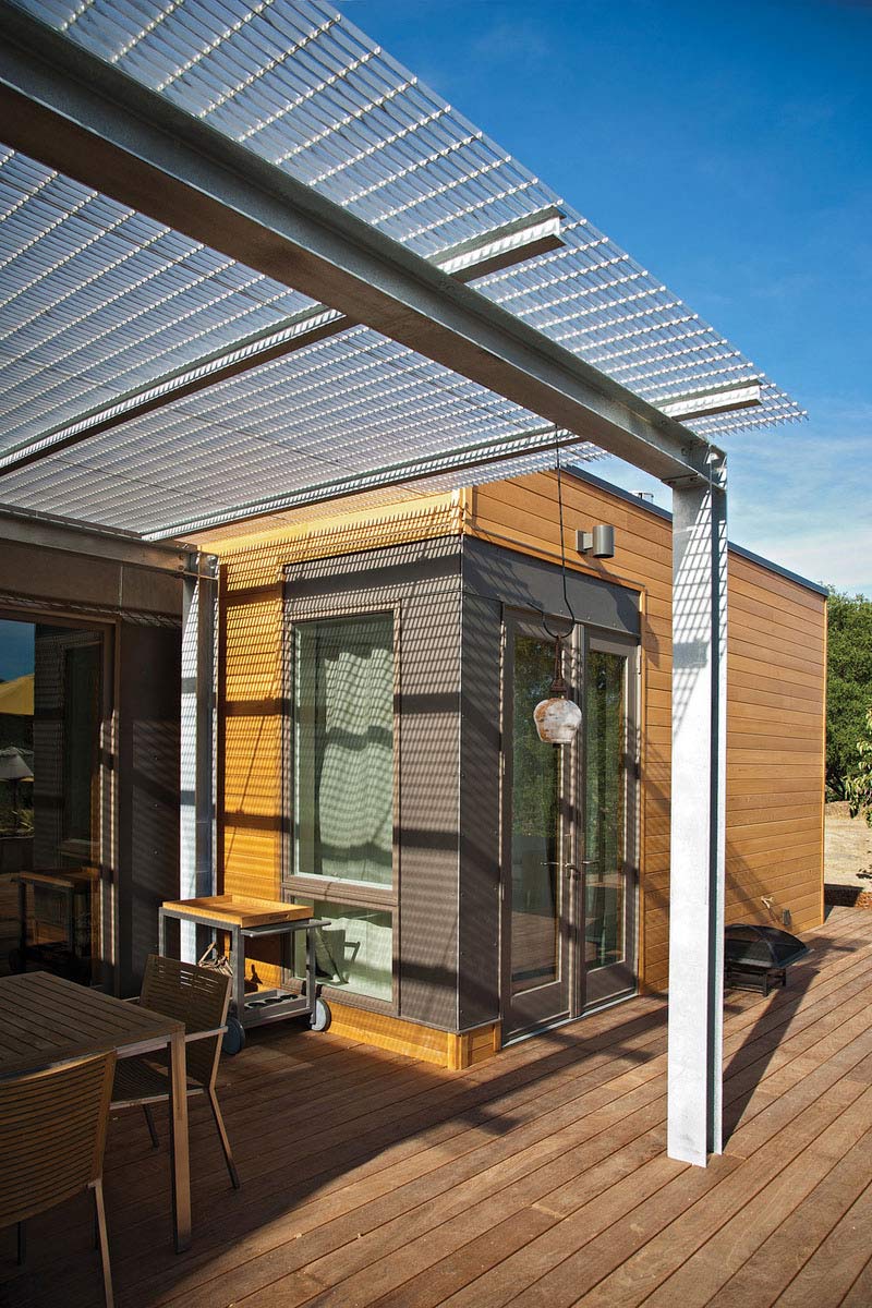 Wooden Deck, Outdoor Living, The Breezehouse in Healdsburg, California by Blu Homes