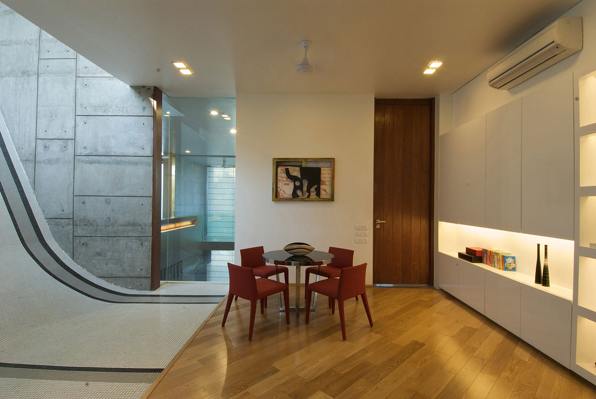 Living Space, Poona House in Mumbai, India by Rajiv Saini