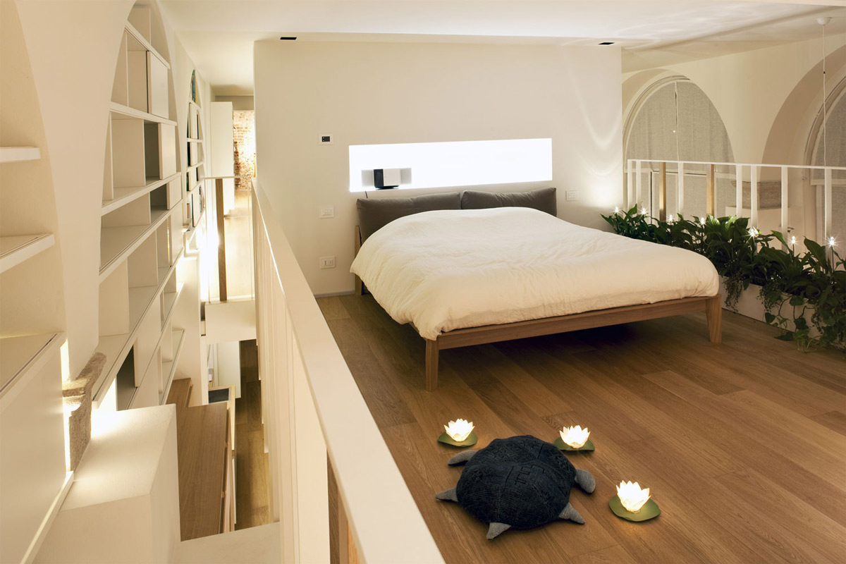 Mezzanine, Bedroom, T House in Sant’Ambrogio, Milan by Takane Ezoe + Modourbano