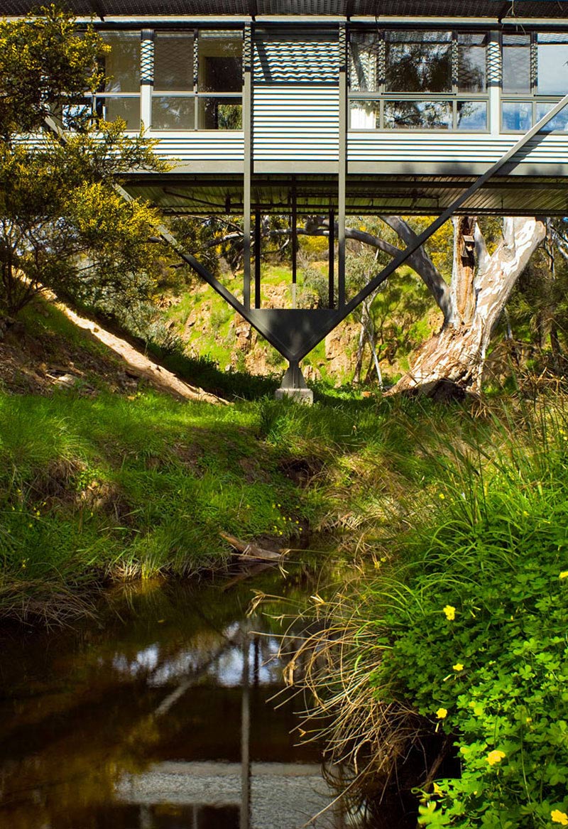 Bridge House in Adelaide, Australia by Max Pritchard Architect