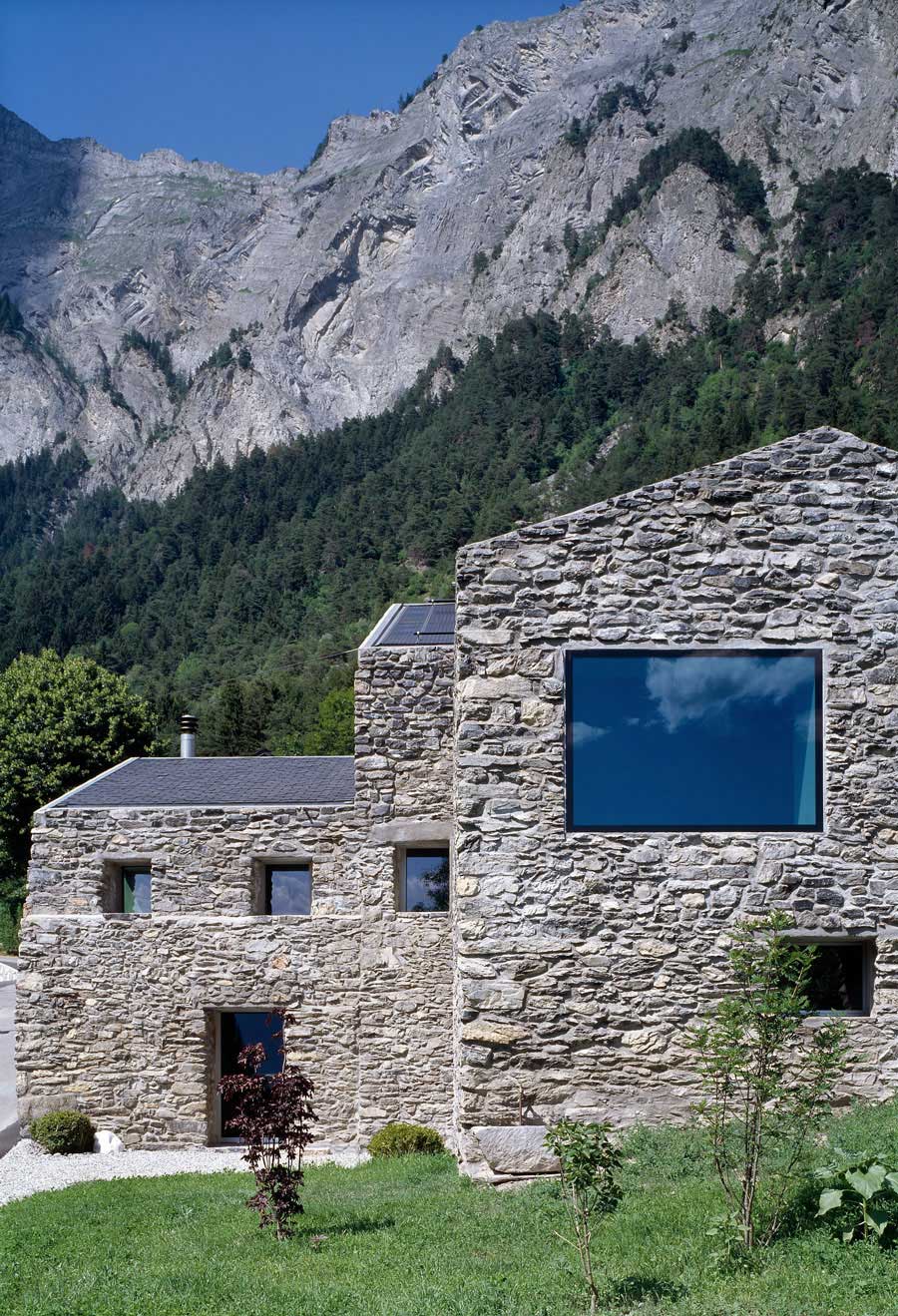 Renovation in Chamoson, Switzerland by Savioz Fabrizzi Architecte