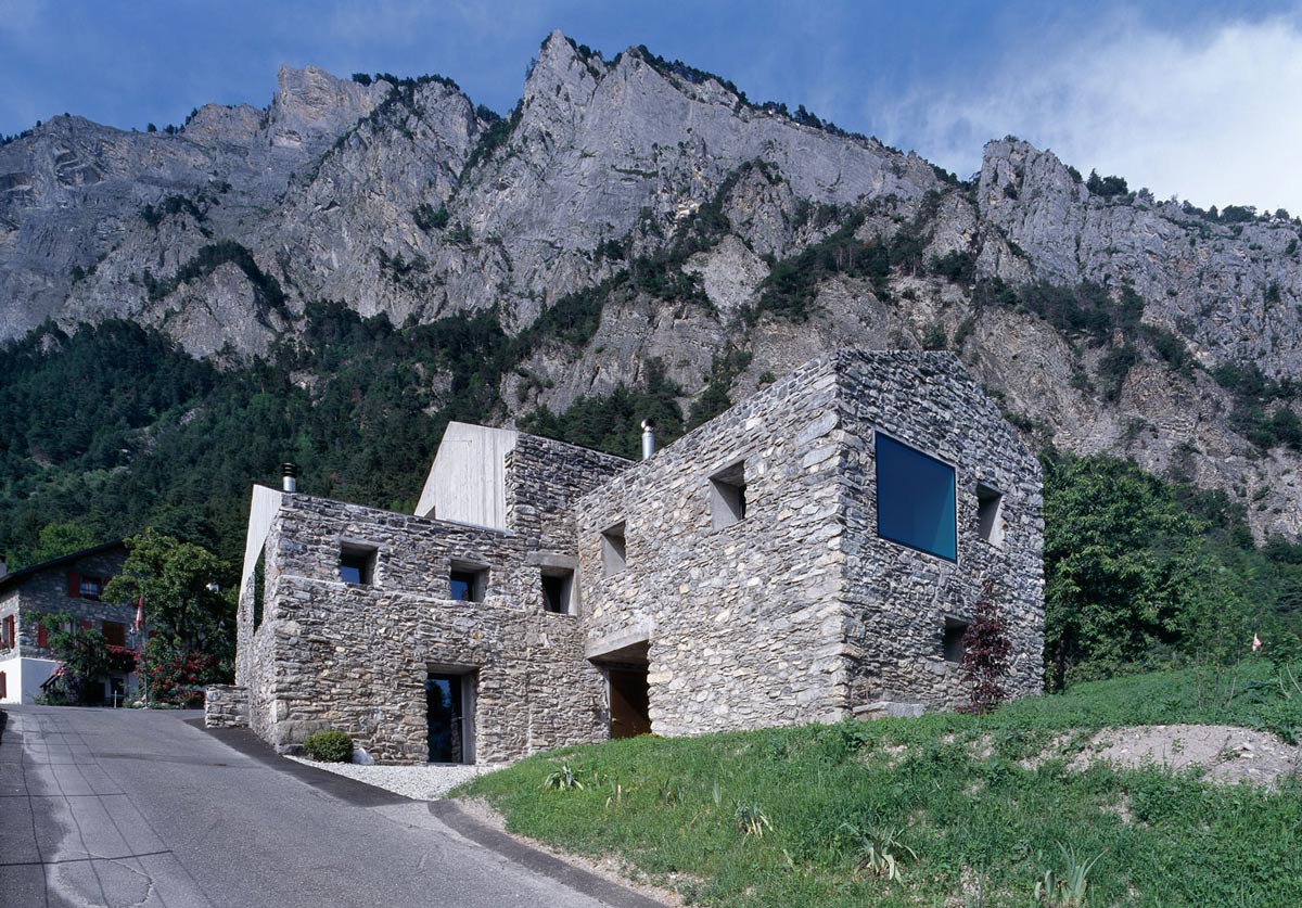 Maison Roduit in Chamoson, Switzerland by Savioz Fabrizzi Architecte