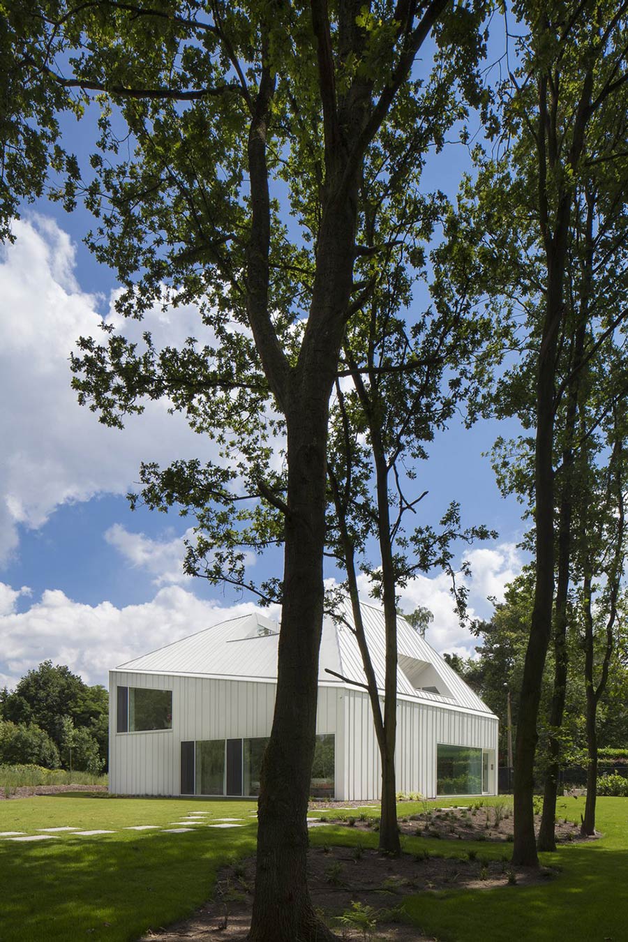 VMVK House in Sint-Katelijne-Waver, Belgium by dmvA