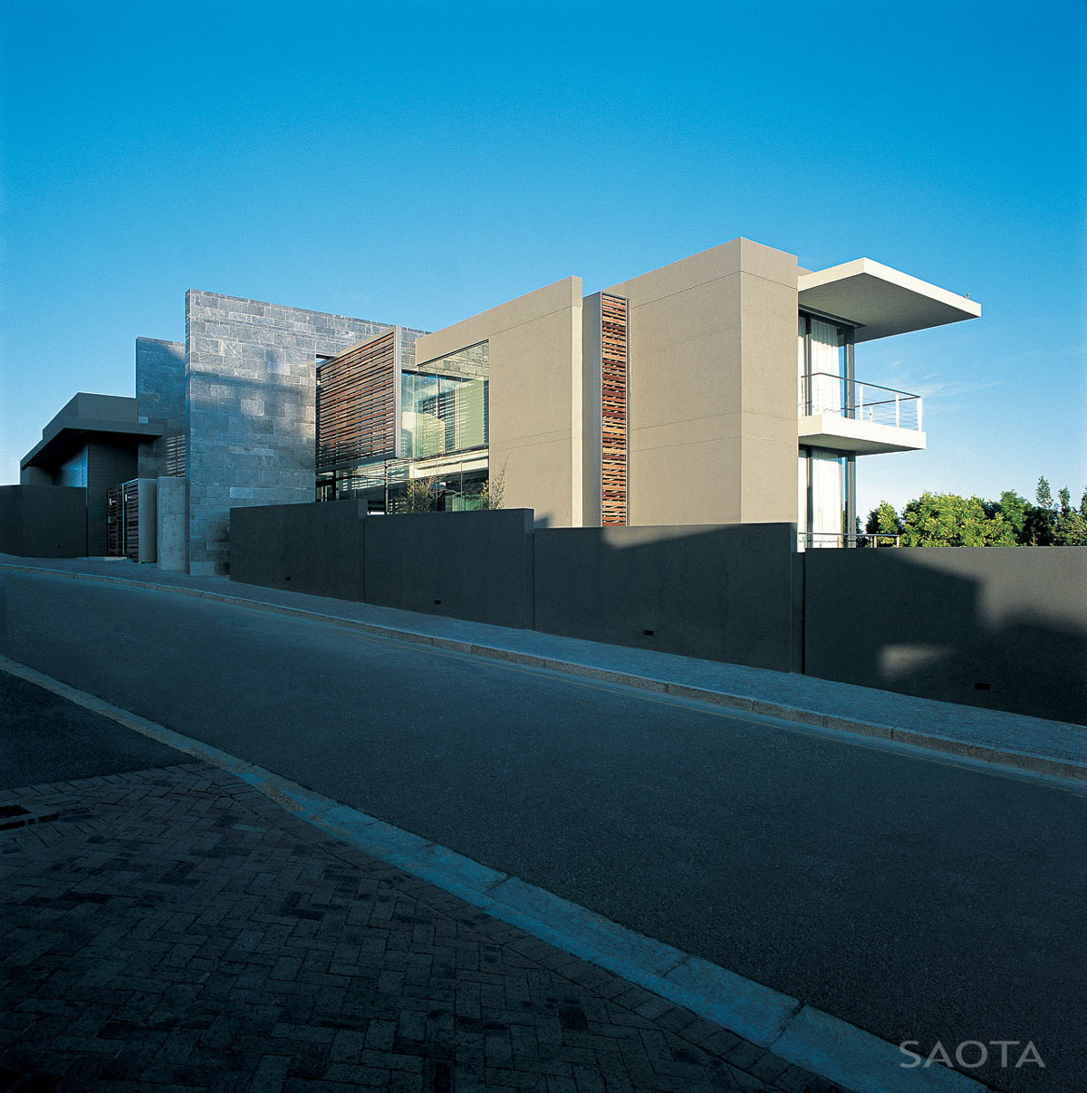 St Leon 10 in Cape Town, South Africa by SAOTA and Antoni Associates
