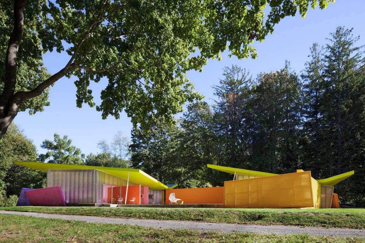 Colorful Summer Retreat in New York by Stamberg Aferiat + Associates
