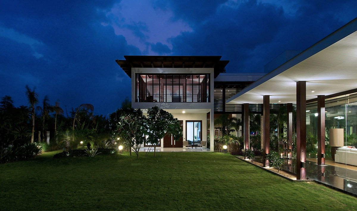 Garden, Lighting, Contemporary House in Ahmedabad, India
