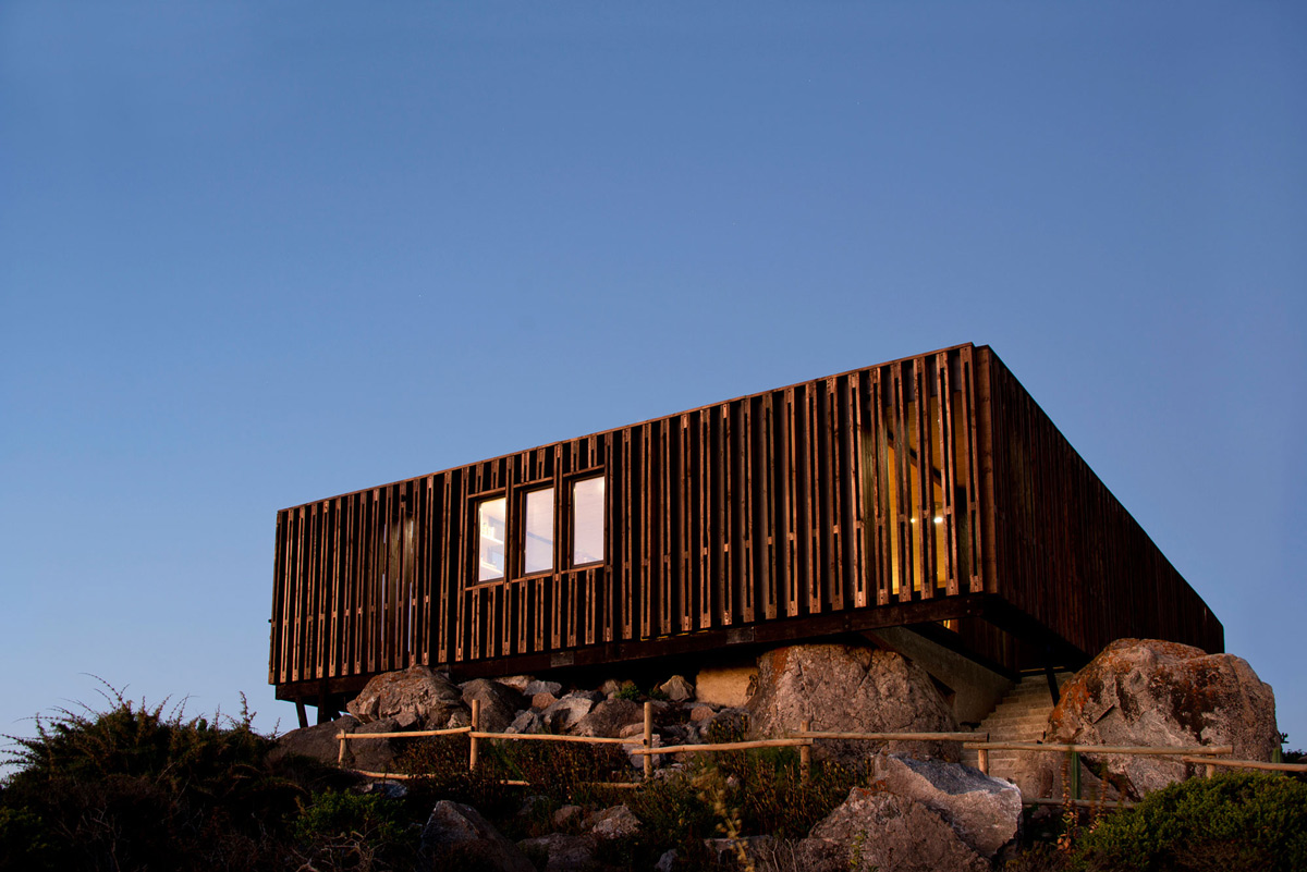 Wooden House, Clifftop Home with Panoramic Ocean Views in Tunquén, Chile