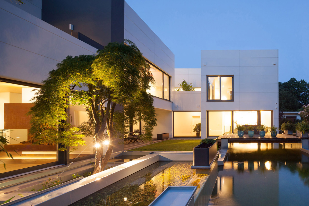 Water Feature, Pool, Lighting, Contemporary Home in Berlin, Germany