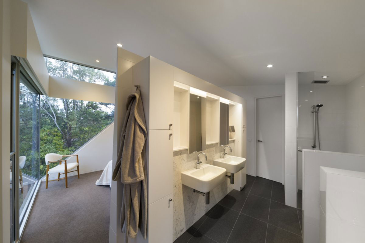 Bathroom Sinks, Shower, Sailing Inspired House in Victoria, Australia