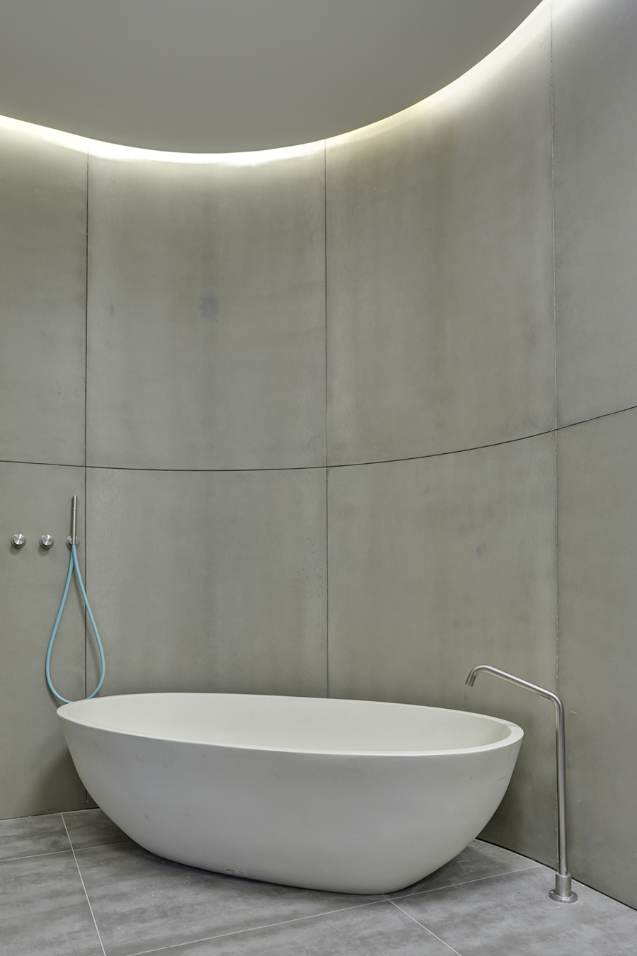 Bath, Bathroom, Warehouse Style Apartment in Shoreditch, London