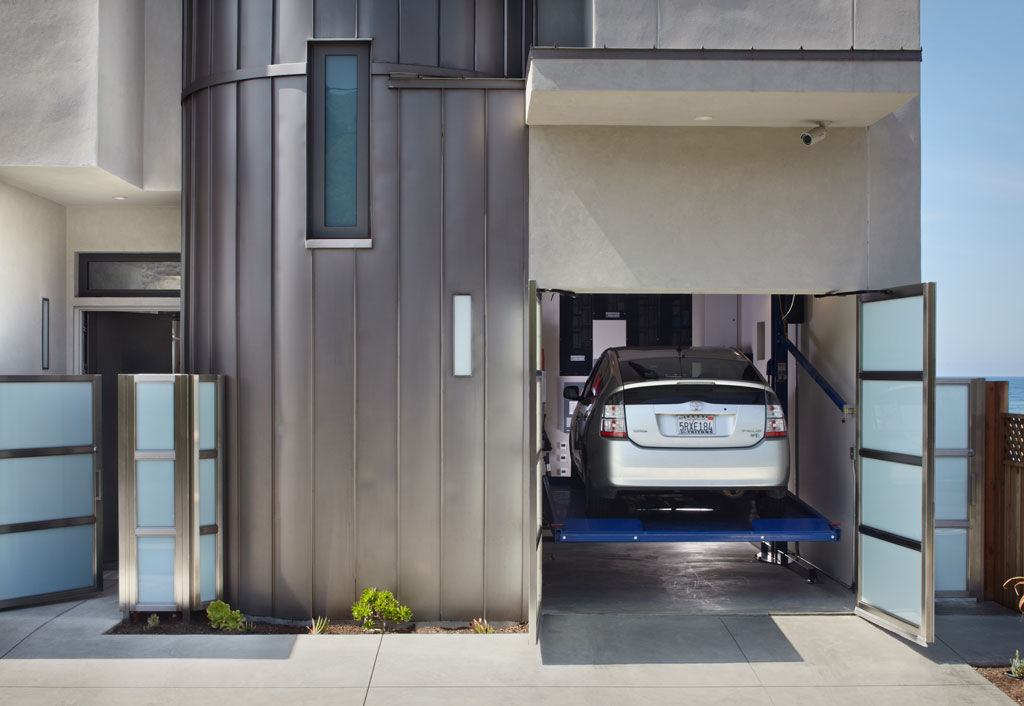 Garage, Car Lift, Eco-Friendly Beach House in California