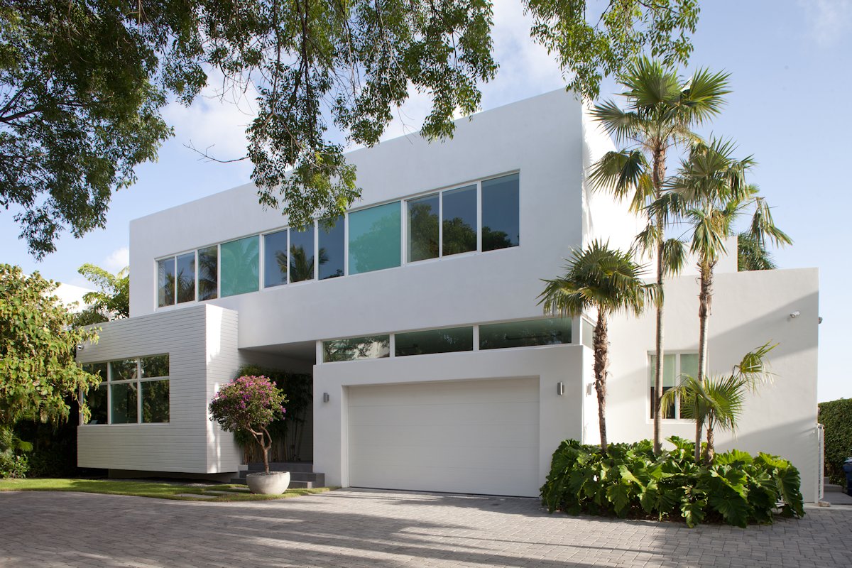 Driveway, Garage, House in Golden Beach, Florida